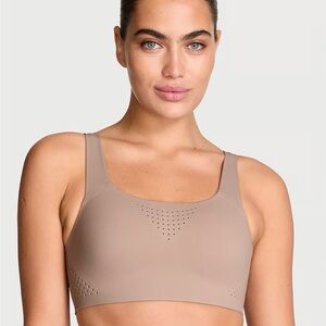 Victoria’s Secret NWT Featherweight Max Sports Bra 32C